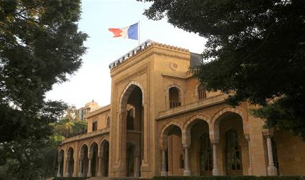 ماذا جرى عند مدخل السفارة الفرنسية في بيروت مع أحد الوزراء؟