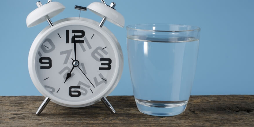 ما هي أفضل الأوقات لشرب الماء في اليوم؟