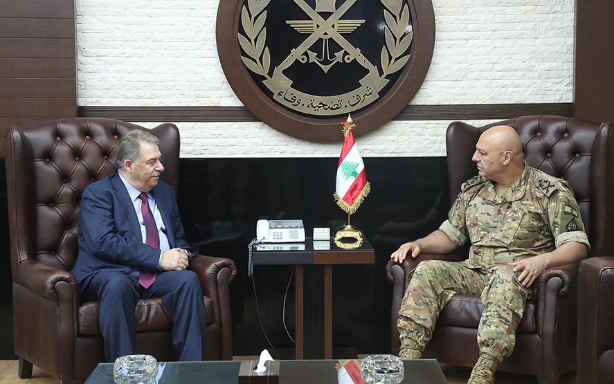 السفير دبور يلتقي قائد الجيش اللبناني العماد عون