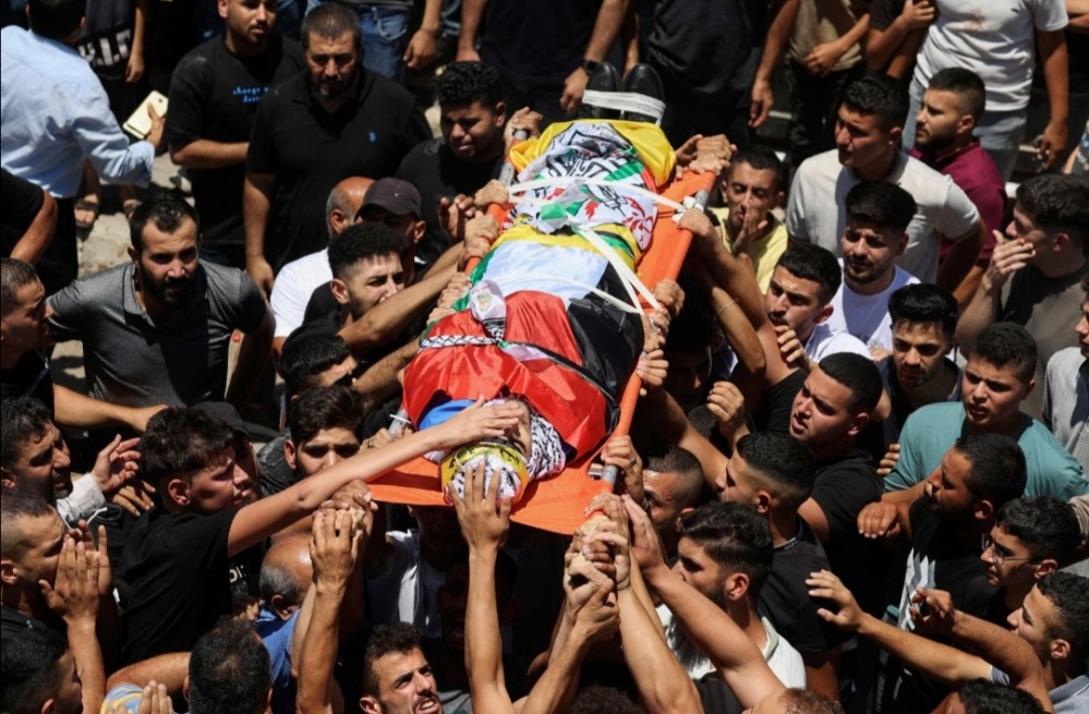 مشاهد مؤثرة من تشييع جثمان الشاب فوزي مخالفة الذي أعدمه الاحتلال شمال غرب نابلس