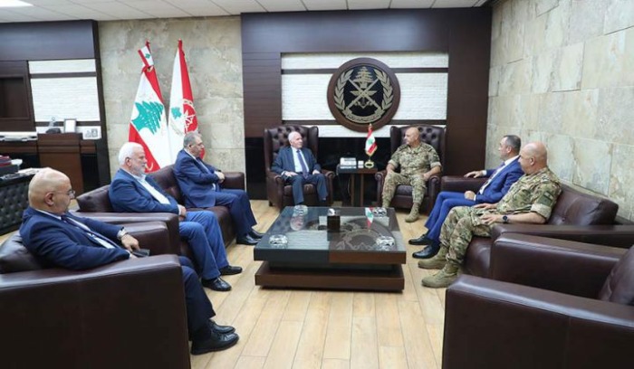قائد الجيش عرض مع الأحمد بحضور السفير دبور وأبو العردات التطورات في عين الحلوة