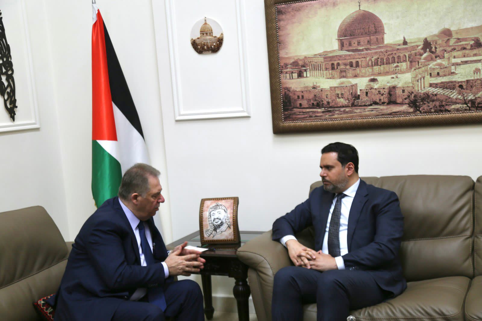 السفير دبور يلتقي القائم باعمال سفارة دولة الكويت في لبنان