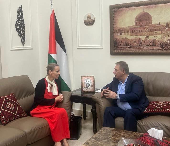 السفير دبور يلتقي مديرة شؤون الاونروا في لبنان