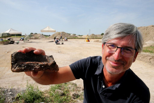 اكتشاف قرية من العصر الحجري في فرنسا.. هذا ما وجد بداخلها!