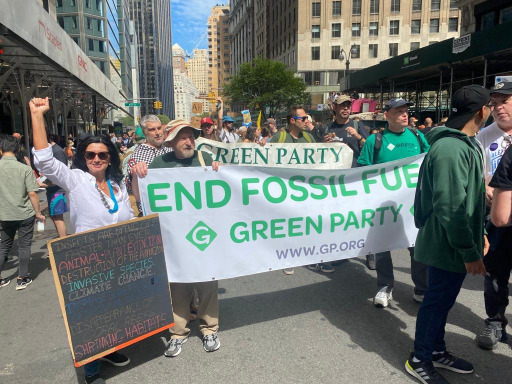 مسيرة لانهاء استخدام الوقود الاحفوري في نيويورك بمشاركة جمعيات بيئية لبنانية