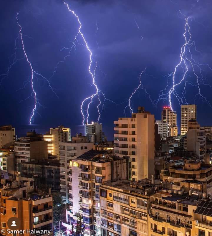 صورة اليوم: البرق الرائع في سماء العاصمة اللبنانية، بيروت فجر اليوم