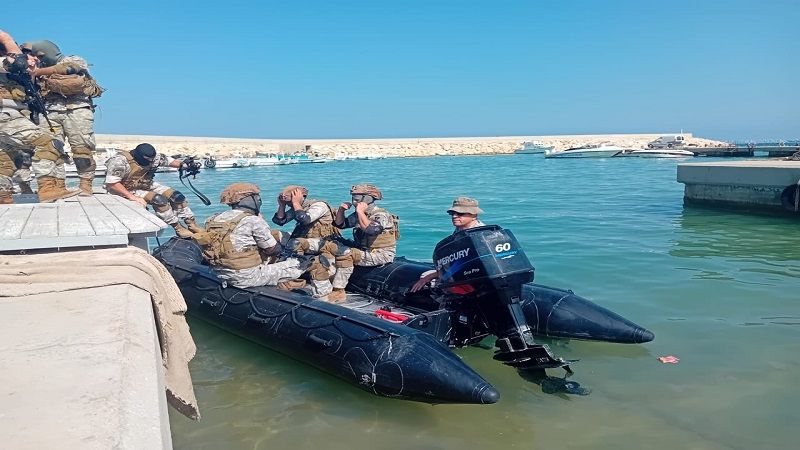 بالصور: إحباط عمليّة تهريب سوريين وإنقاذهم مقابل شاطىء طرابلس