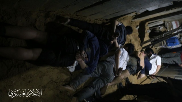 بالصور: جنود أسرى من قوات الاحتلال بقبضة "كتائب القسام" بغزة