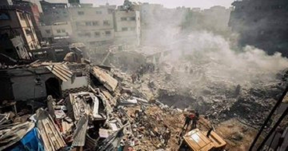 بالصور: قوات الاحتلال الاسرائيلي تدمر مربعات سكنية في غزة