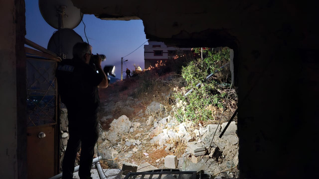 بالصور.. الدفاع المدني اللبناني خلال عمليات نقل المصابين والشهداء في شبعا