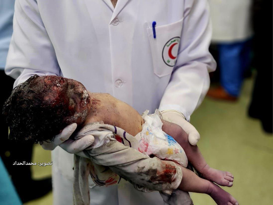 بالصور.. طفل رضيع من بين شهداء القصف الإسرائيلي الذي استهدف منزلين في خانيونس!