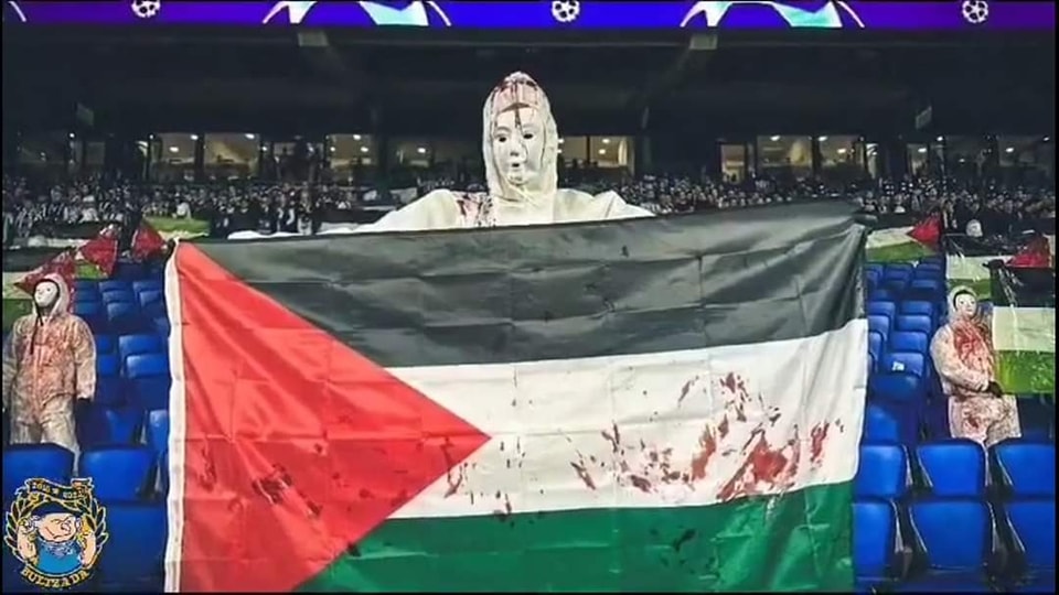 بالفيديو: دعمًا لفلسطين.. هكذا دخل جمهور ريال سوسيداد أرضية الملعب!