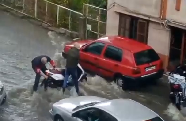 بالفيديو - لبنان يغرق بالأمطار!