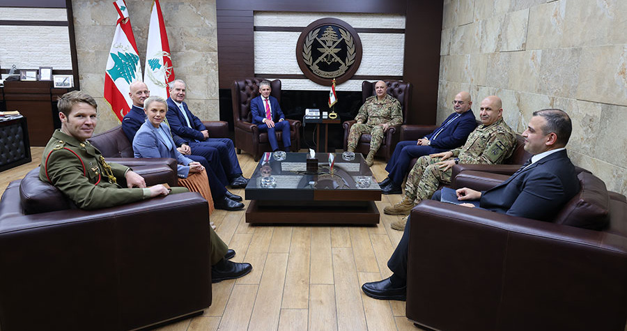 قائد الجيش يستقبل وفدًا أستراليًا ويعرض مع ريزا شؤون لبنان والمنطقة