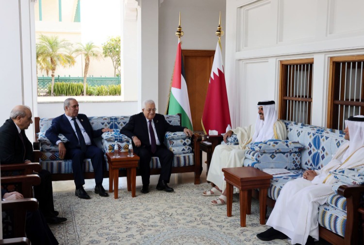 الرئيس عباس يجتمع مع أمير دولة قطر ويبحث معه الجهود المبذولة لوقف العدوان على الشعب الفلسطيني