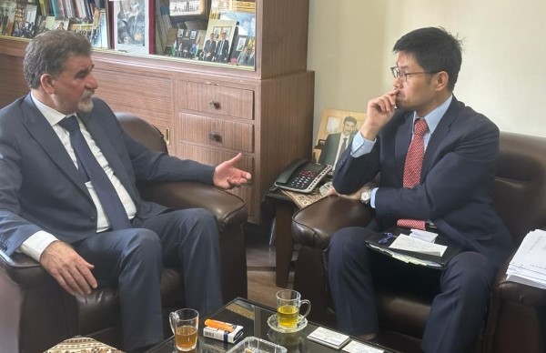 السفير عبد الهادي يستقبل القائم بأعمال سفارة اليابان في دمشق ويدعوه لإعادة دعم بلاده لـ"الأونروا"