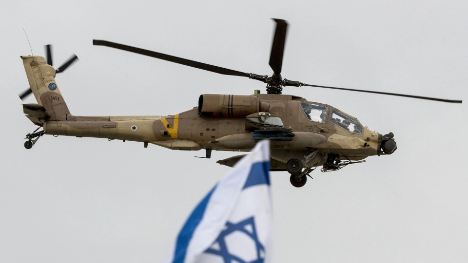خطأ جسيم من ضابط إسرائيلي رفيع المستوى... هذا ما فعله أثناء قيادة المروحية!