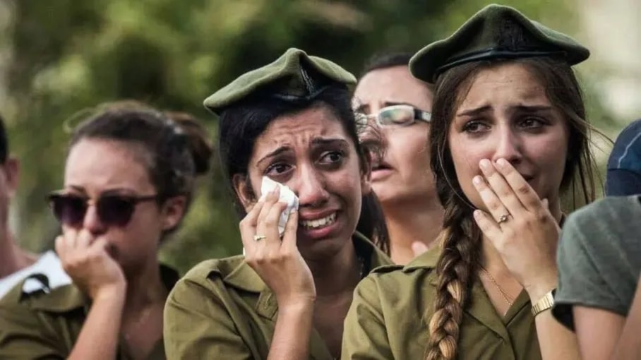 "نوبات هلع وإغماء"... مجندات إسرائيليات تعرّضن للتعنيف بسبب رفضهنّ الخدمة