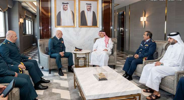قائد الجيش يعرض مع وزير الدفاع القطري الصعوبات التي تواجهها المؤسسة العسكرية