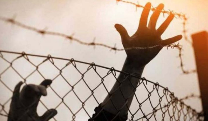ظروف قاسية وخطرة يواجهها الأسرى في سجن النقب الإسرائيلي.. هذا ما كشفته شهادات المحررين