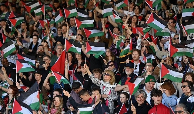 تضامن ايرلندي مع فلسطين في مباراة منتخب السيدات وبوهيميان