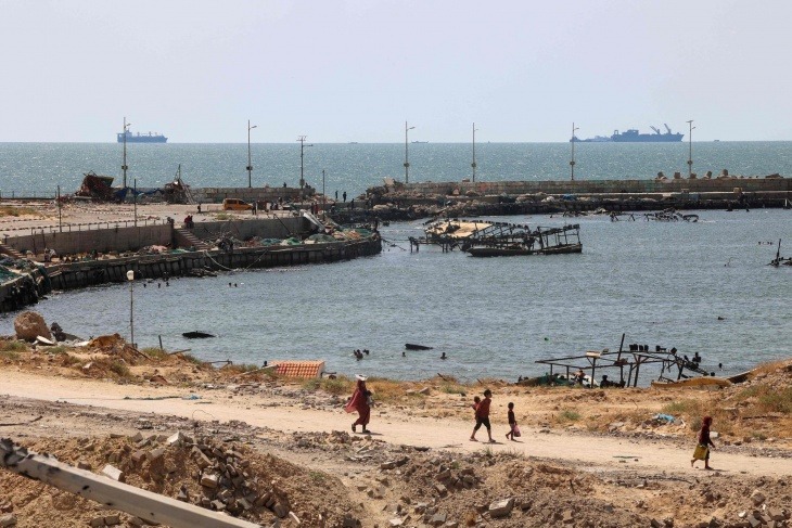 "التهجير والاستيلاء على الغاز".. مخاوف فلسطينية من الرصيف البحري قبالة غزة
