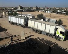 بدء دخول شاحنات مساعدات إلى غزة عبر معبر كرم أبو سالم