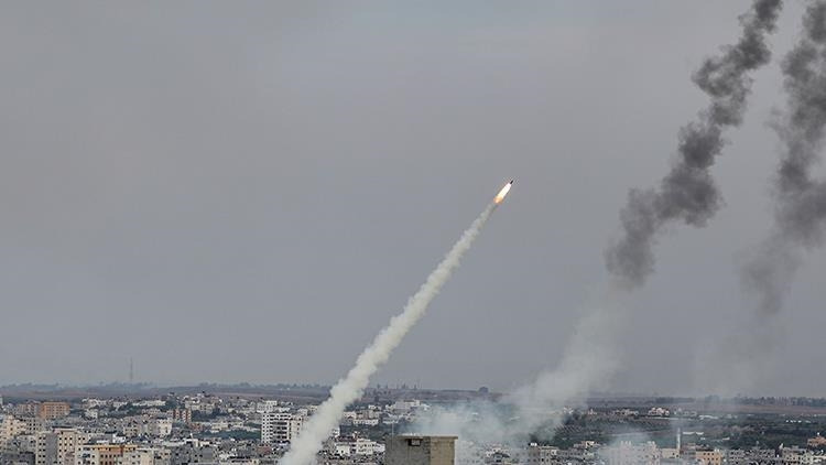 بالفيديو - إصابة منزل ومصنع في تل أبيب بصواريخ "القسام"