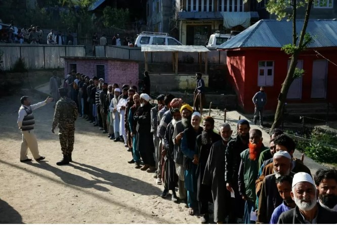 الناخبون يدلون بأصواتهم في المرحلة الأخيرة من الانتخابات الهندية
