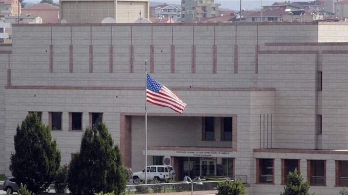 هجوم مسلح استهدف السفارة الأميركية في عوكر!