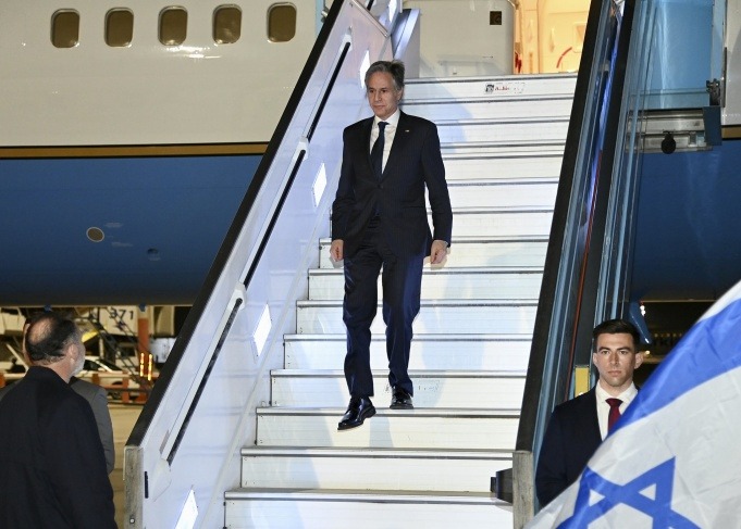 بلينكن يصل إلى القاهرة للدفع بمقترح وقف إطلاق النار في غزة