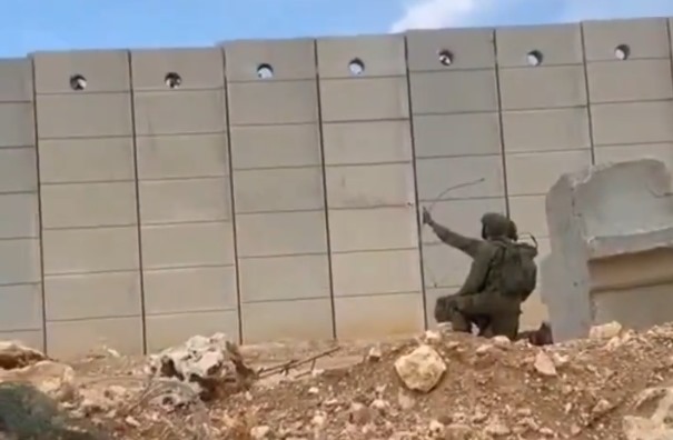 بالفيديو - بعد "المنجنيق"... "القوس والسهم والمقلاع" أحدث أسلحة جيش الاحتلال على الحدود اللبنانية!