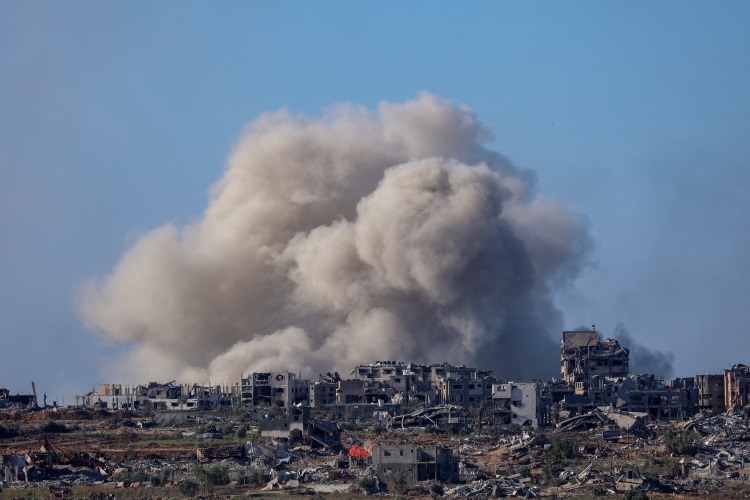 ارتفاع عدد الشهداء جراء قصف الاحتلال منازل شرق مدينة غزة!