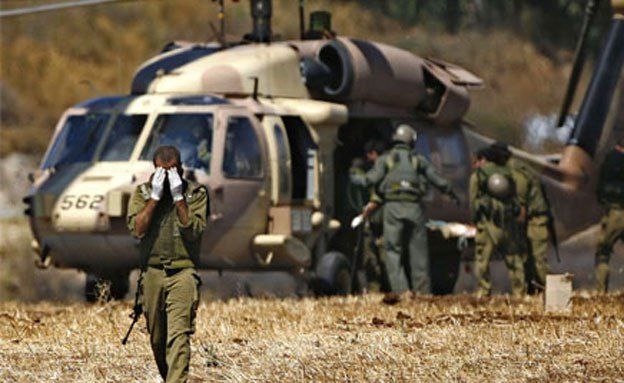مقتل 8 جنود إسرائيليين داخل آلية عسكرية جنوب قطاع غزة
