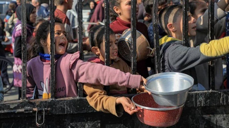 الهلال الأحمر: الآلاف من سكان قطاع غزة يواجهون خطر المجاعة