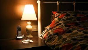 هل تترك غرفتك مضاءة ليلاً؟ تعرّف على المرض الخطير الذي قد يصيبك
