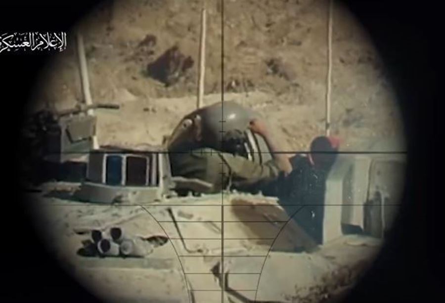 بالفيديو - "القسام" تقنص جنديًا إسرائيليًا داخل دبابته!