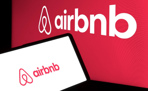 فضيحة "Airbnb".. أجهزة تسجيل وكاميرات خفية داخل شقق التطبيق!
