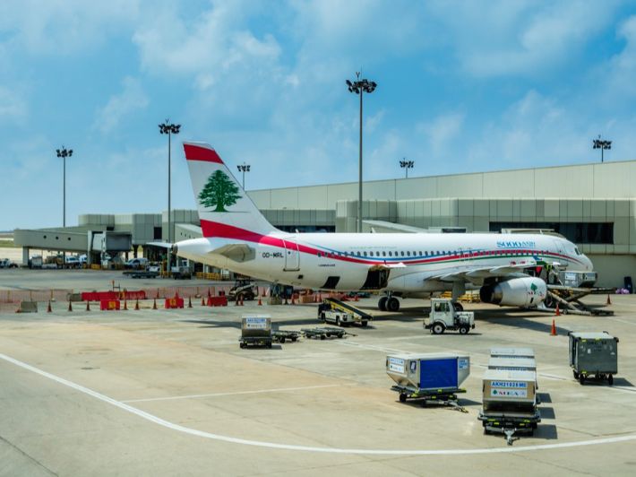 شركات طيران تعلق رحلاتها إلى بيروت.. وسفارات تنصح رعاياها بالمغادرة