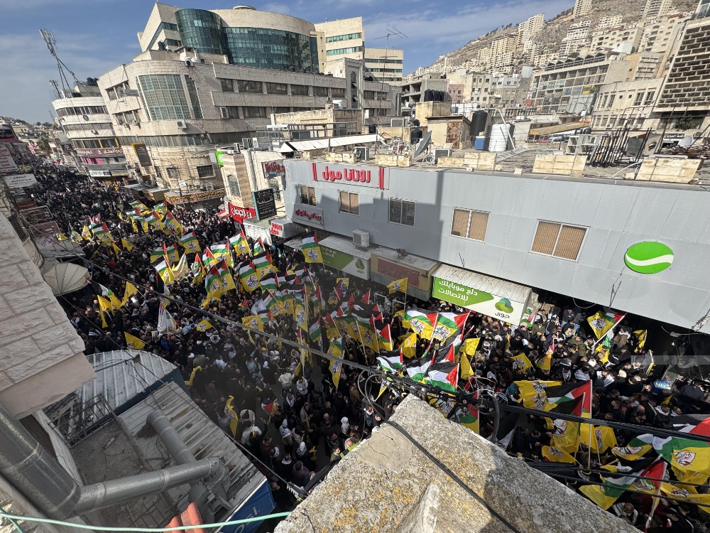 نابلس.. جماهير حاشدة تحيي الذكرى الــ60 لانطلاقة الثورة الفلسطينية وحركة "فتح"