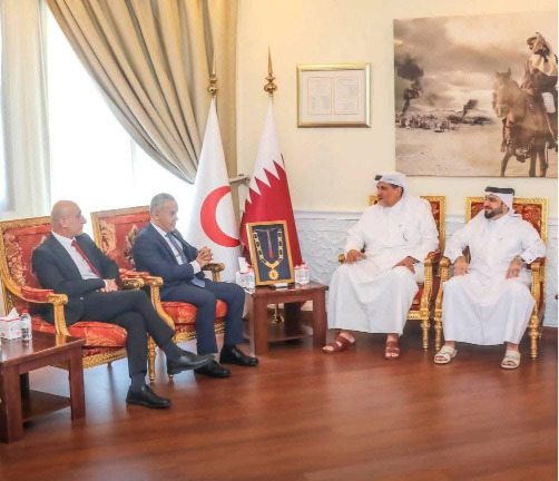السفير أبو الرب يبحث مع الهلال الأحمر القطري تعزيز الاستجابة الإنسانية في فلسطين
