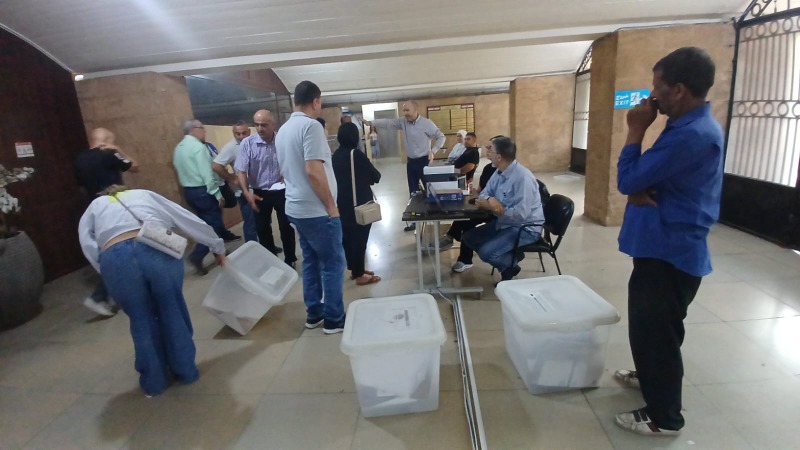 محافظ الجنوب سلم صناديق الاقتراع لرؤساء الاقلام في صيدا وقرى قضائها