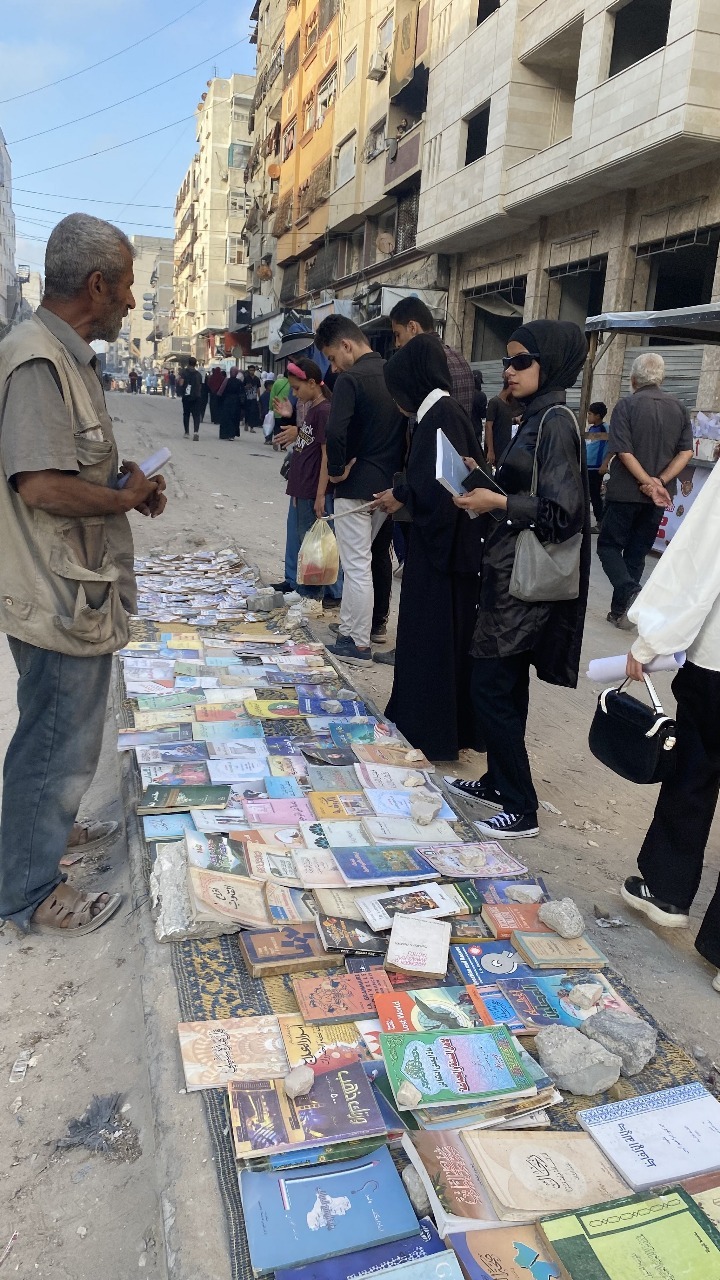 غزة تقرأ وسط الحرب والجوع