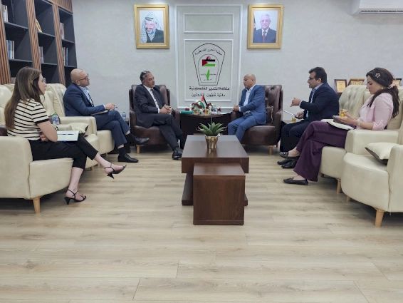 وحدة دعم المفاوضات تلتقي د. أبو هولي ويبحثان سبل التعاون المشترك لدعم قضايا اللاجئين