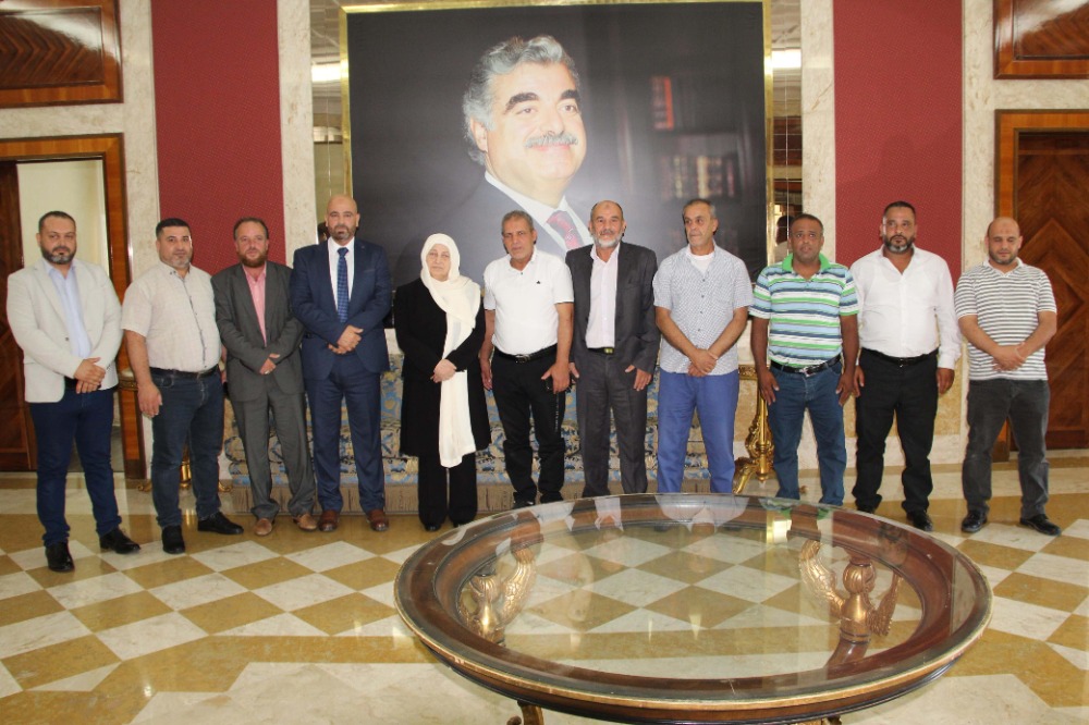 بهية الحريري تلتقي بلدية ومختاري مزرعة طبايا ولجان الأحياء في مخيم عين الحلوة