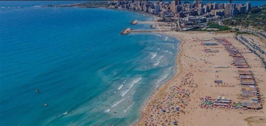 بالأسماء والصورة - 26 موقعًا صالحًا للسباحة على الشاطئ اللبناني.. و5 مواقع ملوثة جدًا