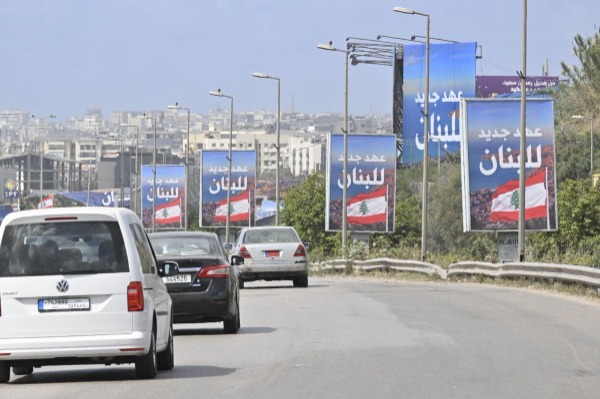 "لبنان على السكة"... بدء إعادة تأهيل وصيانة طريق المطار