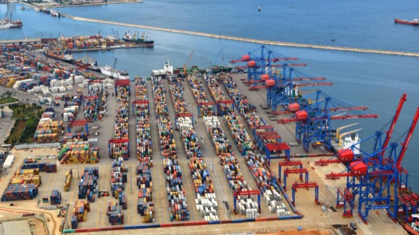 مرافئ سوريا تقضم دور مرفأ بيروت والتأخير سيقضي على وظيفة لبنان الاقتصادية