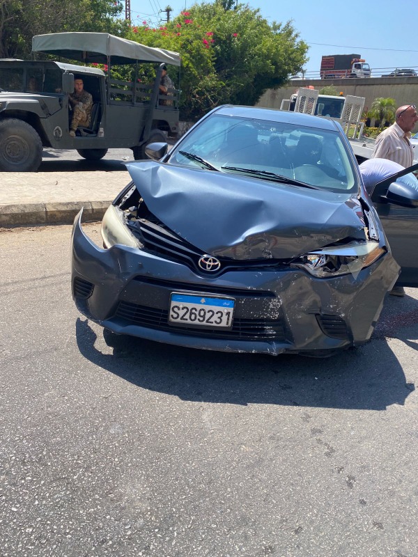 جريح في حادث سير على الأولي