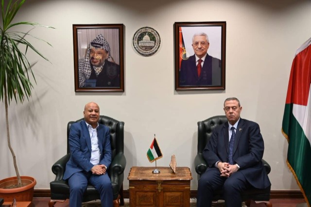 السفير اللوح يبحث مع رئيس دائرة شؤون اللاجئين أبو هولي أوضاع اللاجئين الفلسطينيين